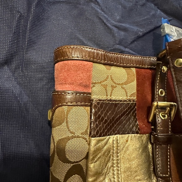 COACH- Vintage LEGACY bag.  Limited Holiday Release.  VERY nice pre-loved bag. - Picture 13 of 15